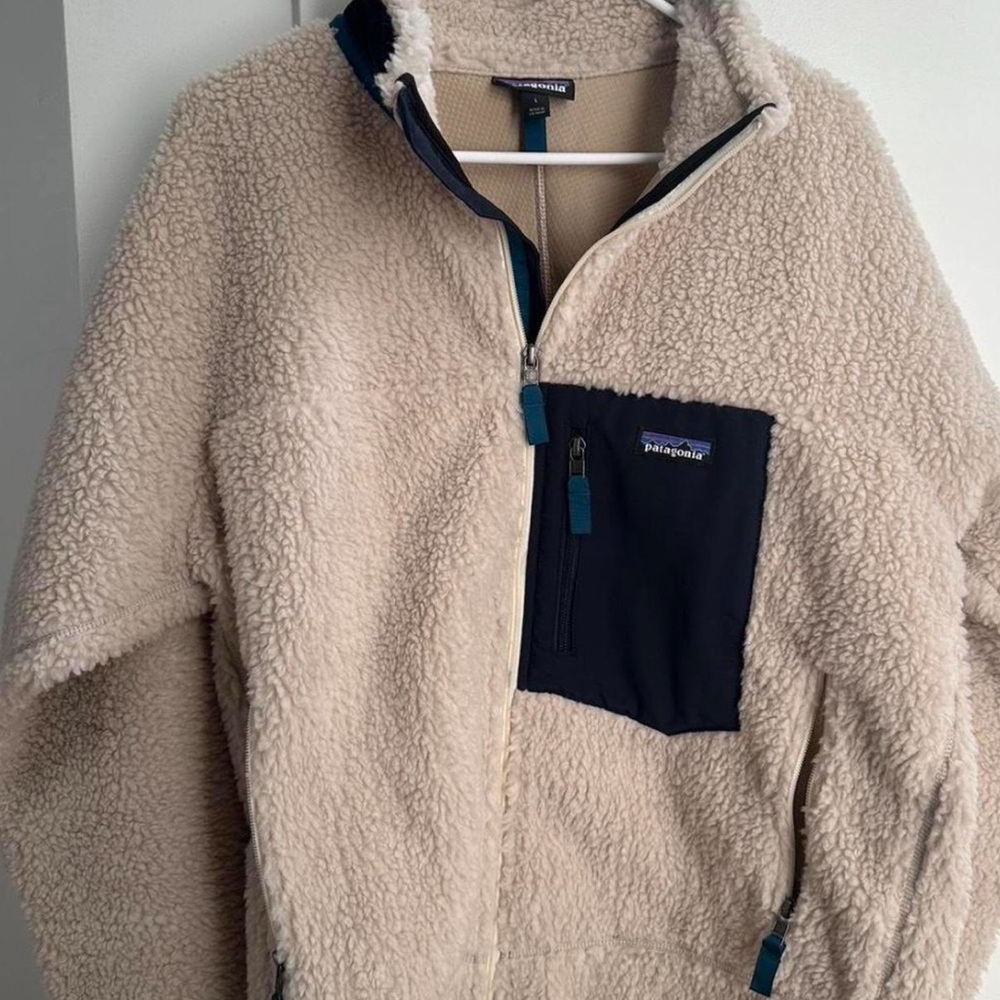 Cream and navy Patagonia retro x size Large. NOT TAKING ANY OFFERS